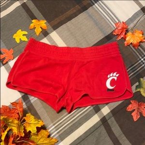 🖤❤️VS UC Bearcat short shorts!